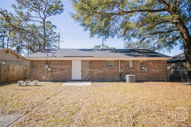 $1,800 | 7116 Skidaway Road, Savannah, GA 31406