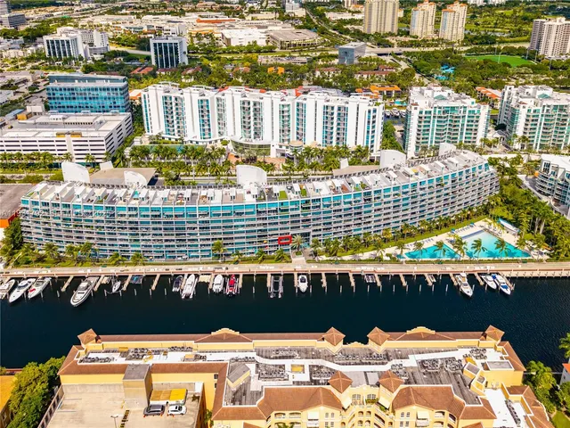 $2,700 | 2950 Northeast 188th Street, Unit 225, Aventura, FL 33180