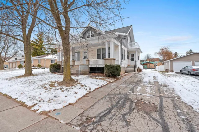 $254,900 | 163 Summit Street, Pulaski, WI 54162