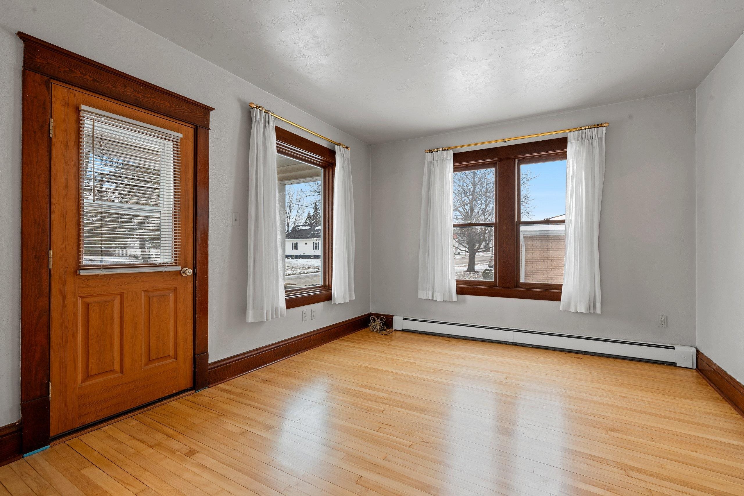 163 Summit Street Pulaski, WI 54162 - Photo 5 of 41