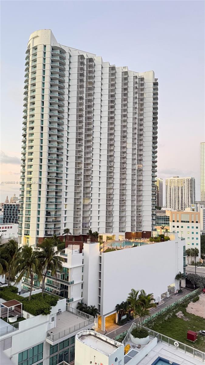 92 Southwest 3rd Street, Unit 1711 Miami, FL 33130 - Photo 47 of 54 a view of a city with tall buildings