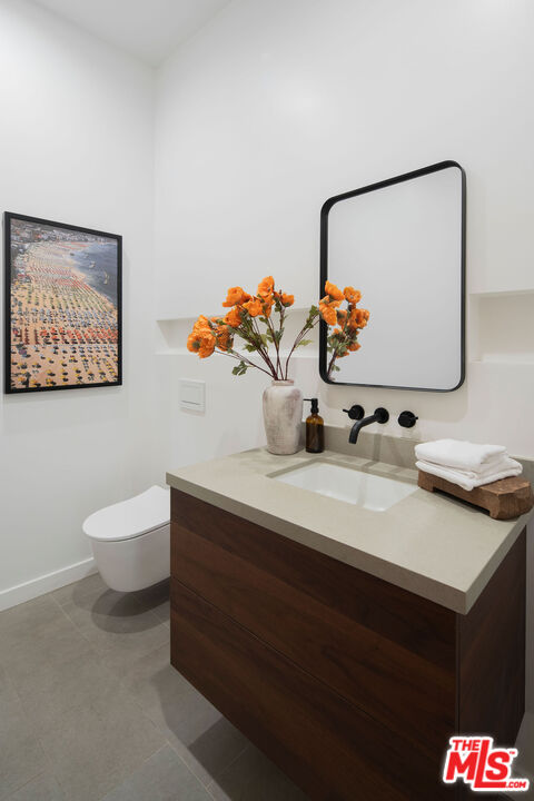 10326 Keswick Avenue Los Angeles, CA 90064 - Photo 34 of 38 a bathroom with a sink and a mirror