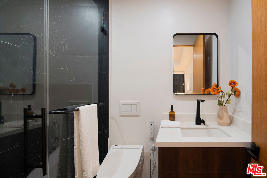 10326 Keswick Avenue Los Angeles, CA 90064 - Photo 35 of 38 a bathroom with a sink vanity and a mirror