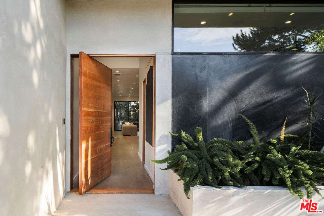 10326 Keswick Avenue Los Angeles, CA 90064 - Photo 6 of 38