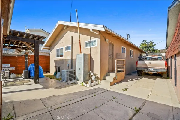 $749,900 | 9424 Los Angeles Street, Bellflower, CA 90706