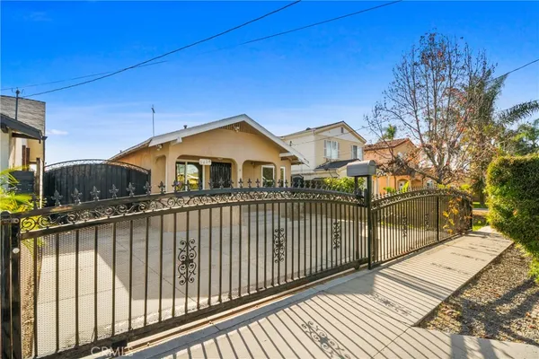 $749,900 | 9424 Los Angeles Street, Bellflower, CA 90706