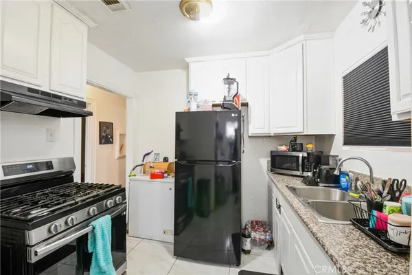 $749,900 | 9424 Los Angeles Street, Bellflower, CA 90706
