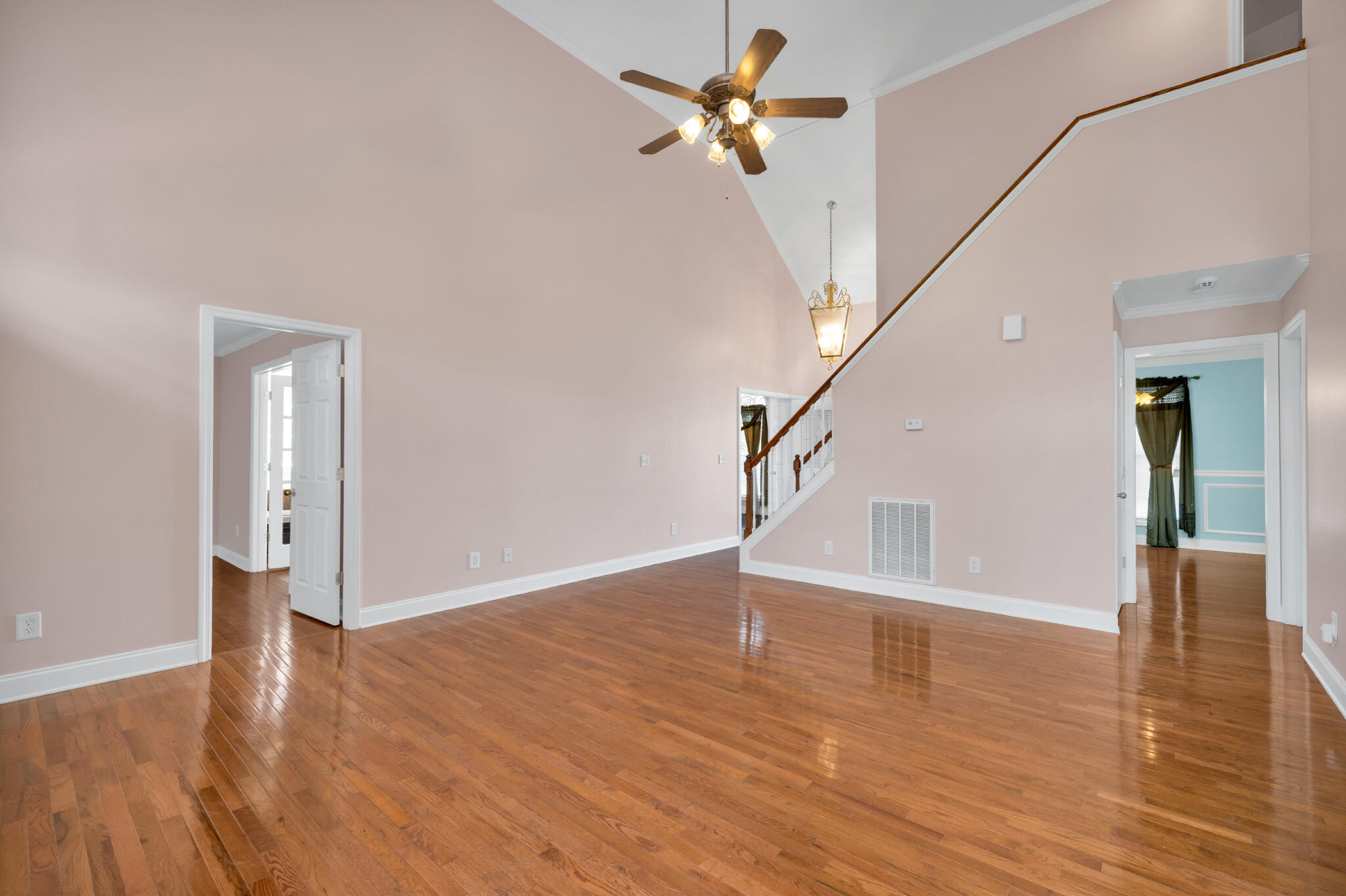 2240 Launcelot Road Chattanooga, TN 37421 - Photo 5 of 31 4T1A8713