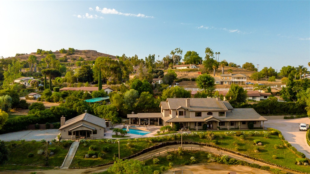 1291 Summit Place Escondido, CA 92025 - Photo 2 of 25