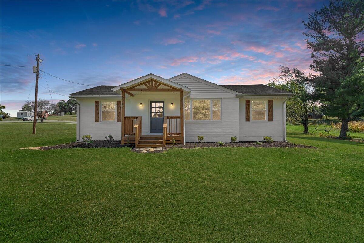 2282 Trinity Road Troutville, VA 24175 - Photo 1 of 36 GORGEOUS RANCH!