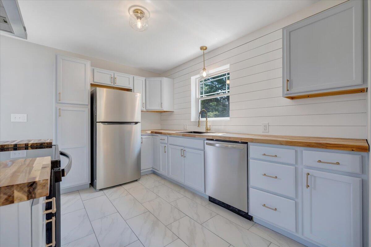 2282 Trinity Road Troutville, VA 24175 - Photo 23 of 36 NEW KITCHEN!