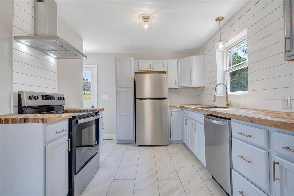 2282 Trinity Road Troutville, VA 24175 - Photo 24 of 36 NEW APPLIANCES!