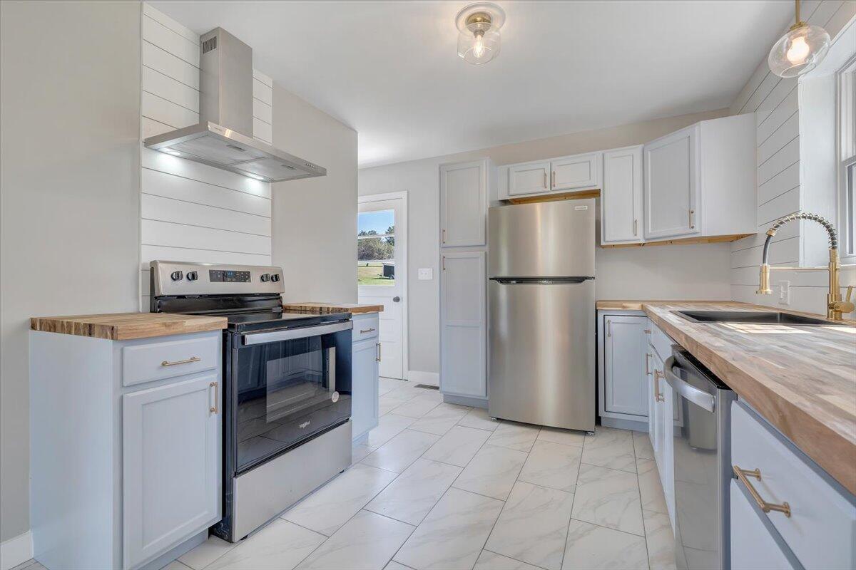 2282 Trinity Road Troutville, VA 24175 - Photo 25 of 36 NEW APPLIANCES!