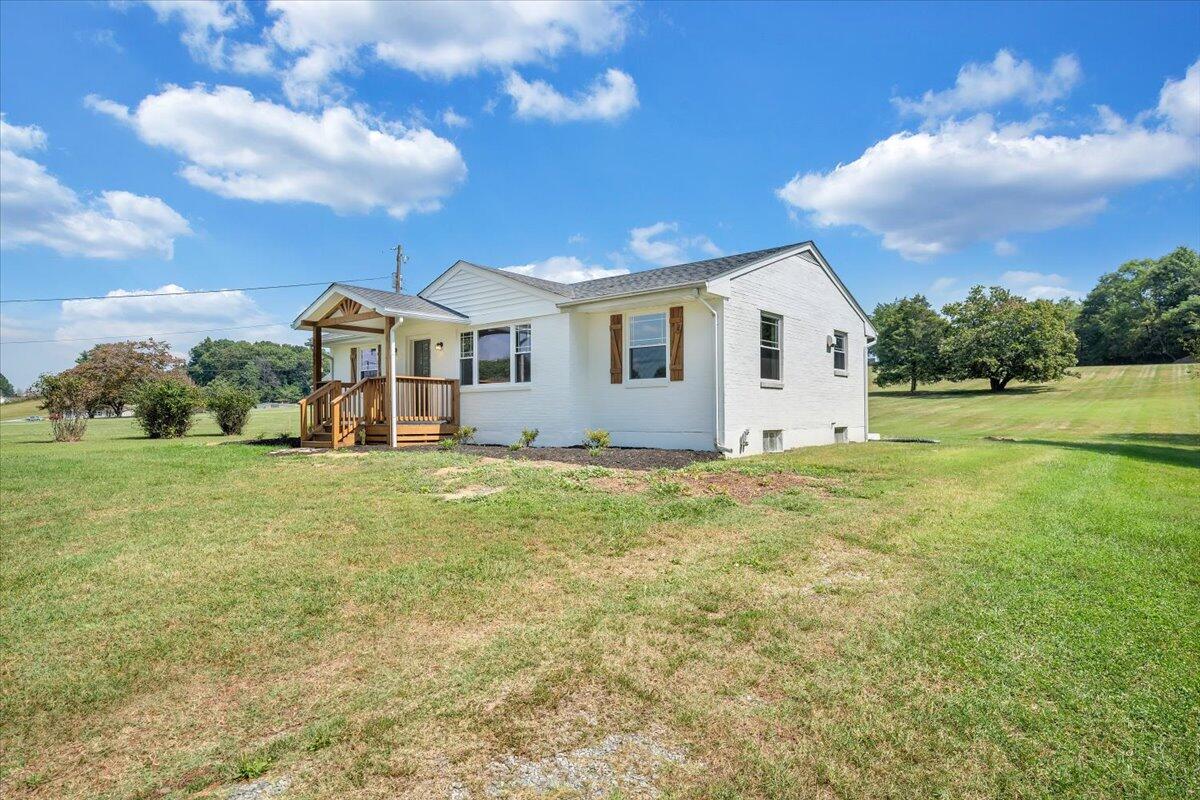 2282 Trinity Road Troutville, VA 24175 - Photo 5 of 36 CUSTOM SHUTTERS!