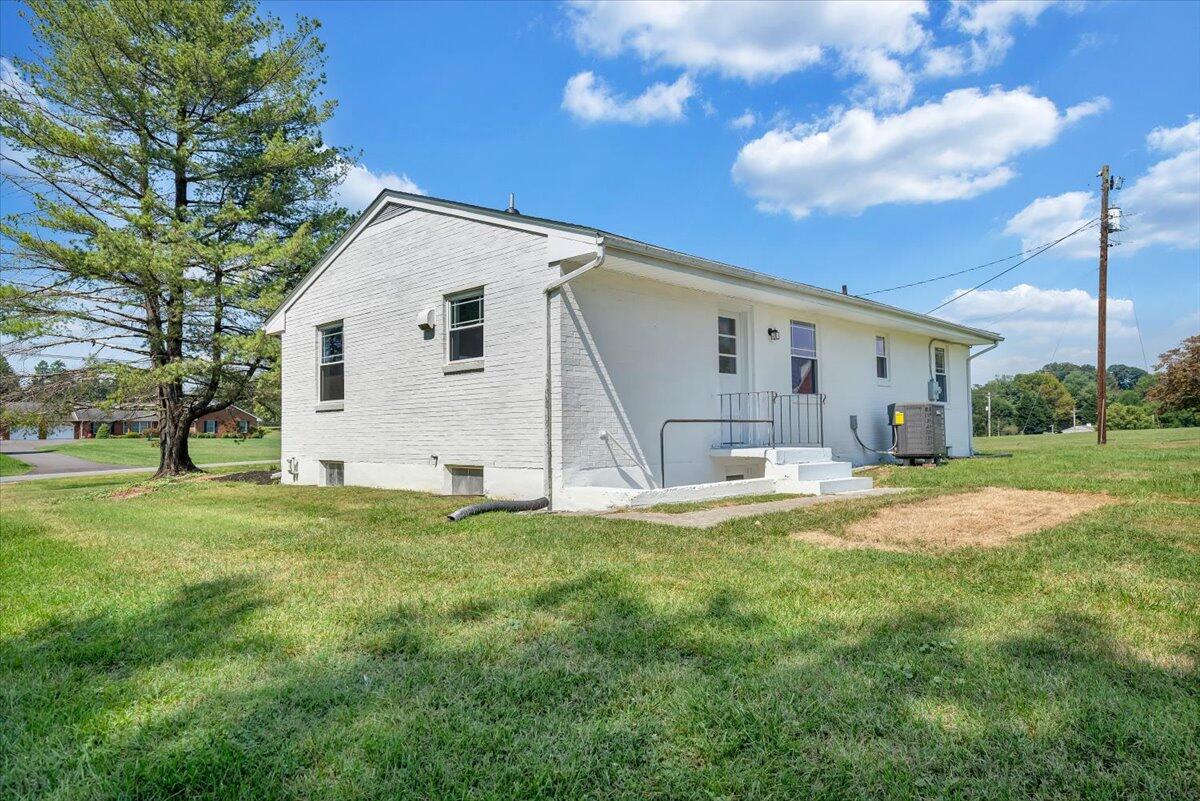 2282 Trinity Road Troutville, VA 24175 - Photo 8 of 36 BEAUTIFUL!
