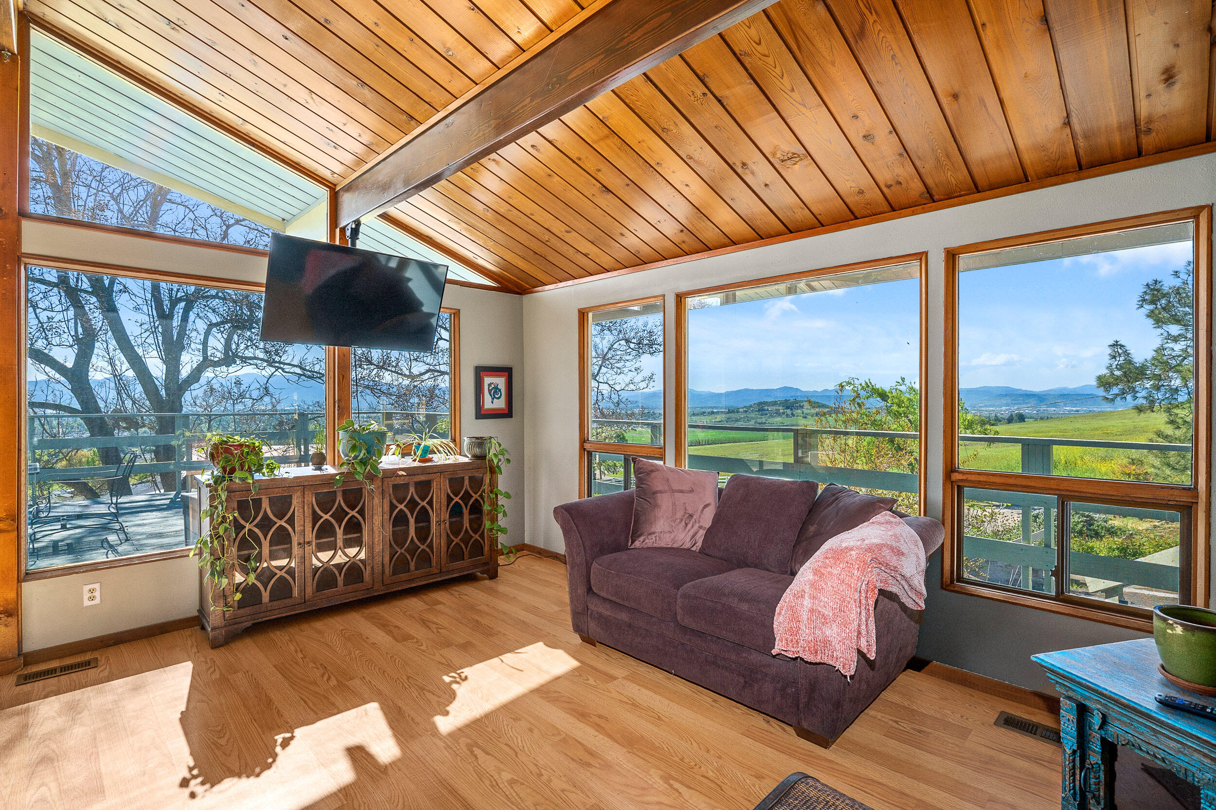 2978 North Foothill Road Medford, OR 97504 - Photo 34 of 61 Roxy34
