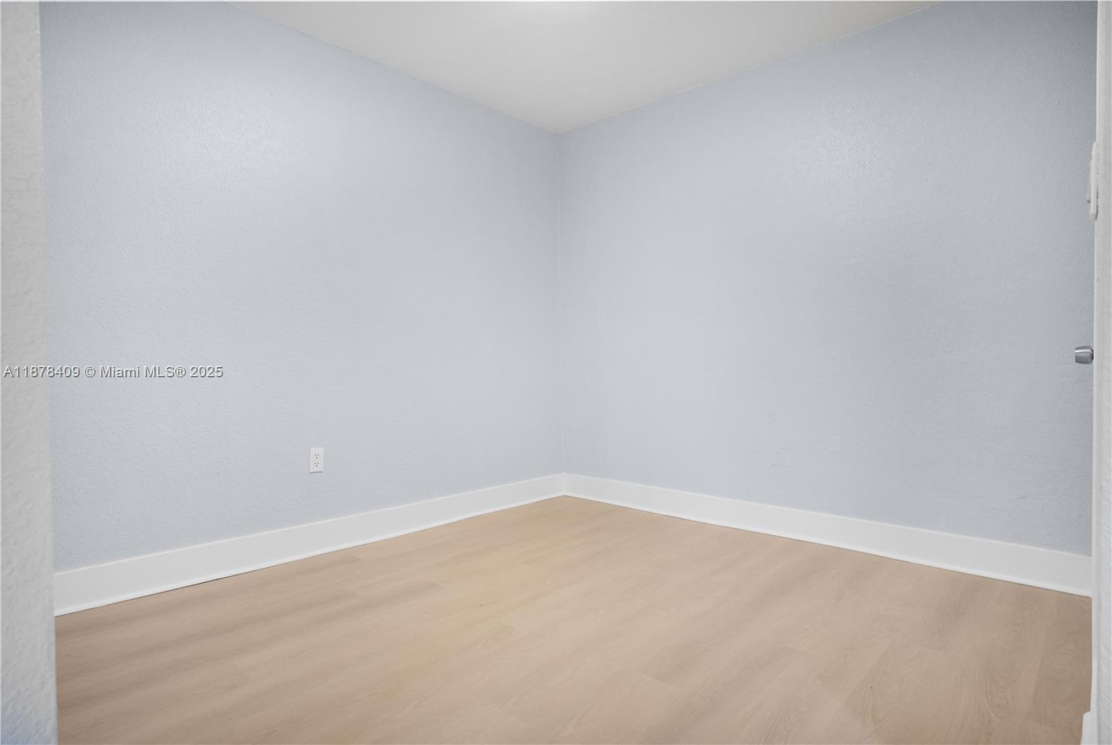 430 Southwest 15th Road Miami, FL 33129 - Photo 8 of 15 a view of an empty room