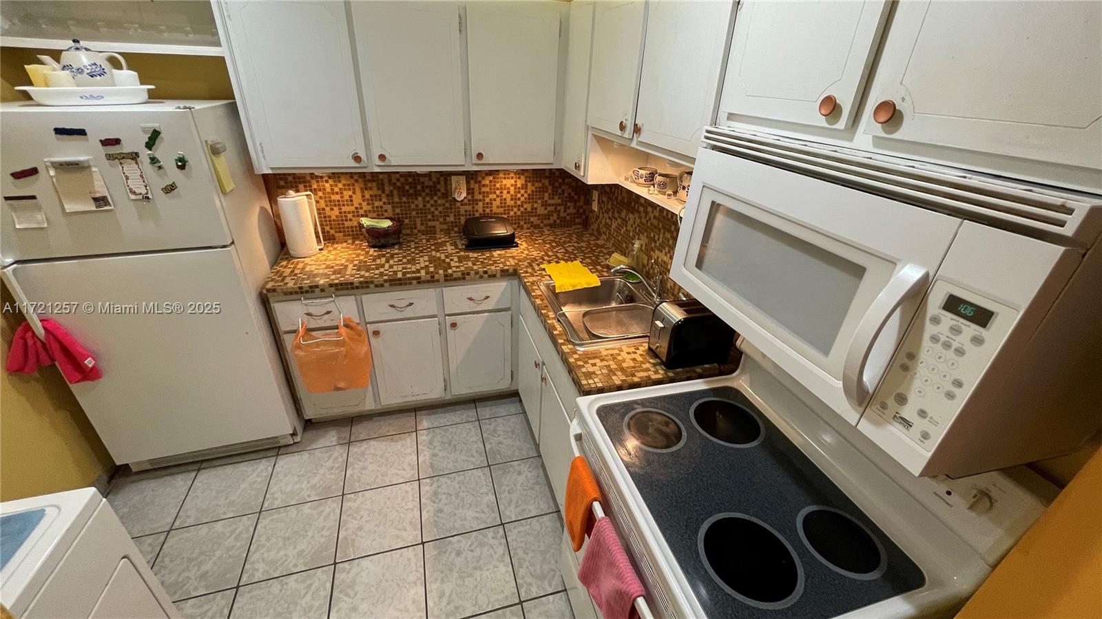 Miami Miami, FL 33138 - Photo 8 of 16 a utility room with dryer and washer