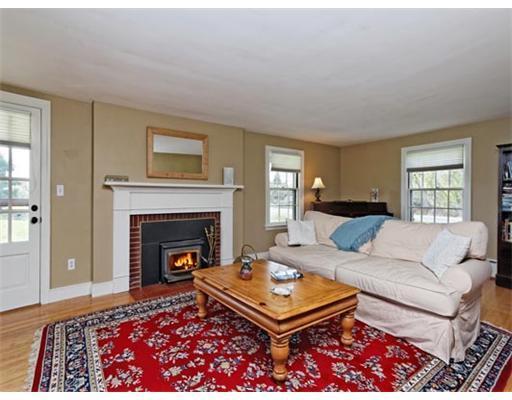 607 North Road Yarmouth, ME 04096 - Photo 4 of 14 Living Room.