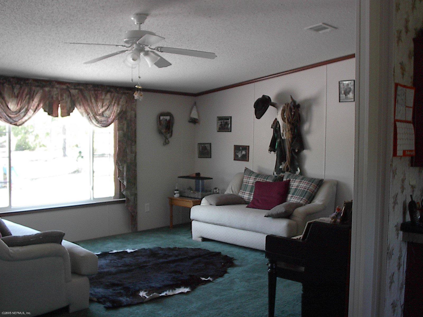 219 Clifton Road Crescent City, FL 32112 - Photo 3 of 5 Living Room