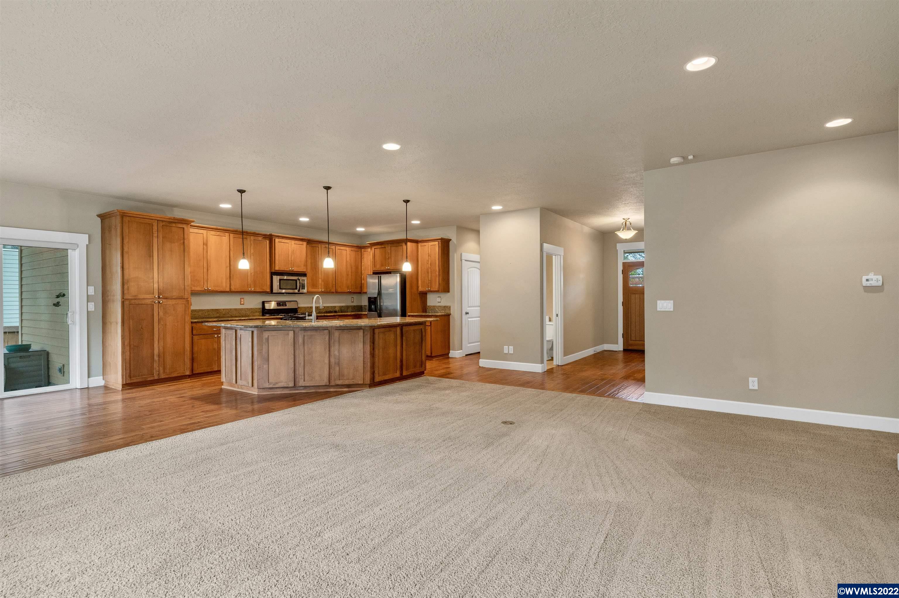 965 Pinetop Street Sweet Home, OR 97386 - Photo 4 of 27