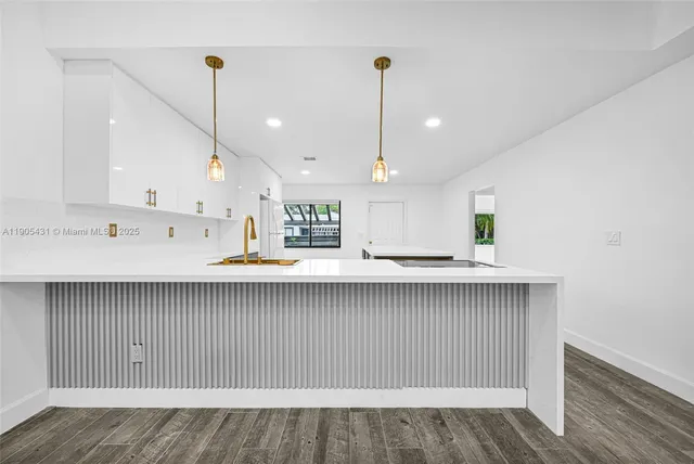 $499,999 | 453 Lakeview Drive, Unit 1, Weston, FL 33326