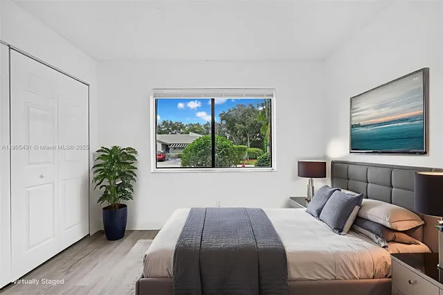 $499,999 | 453 Lakeview Drive, Unit 1, Weston, FL 33326