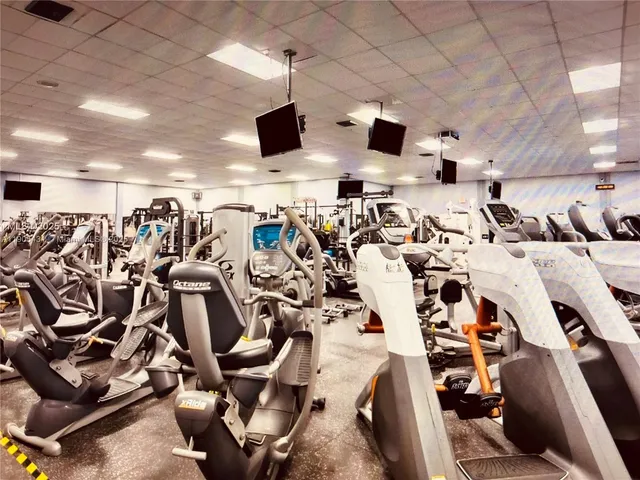 $499,999 | 453 Lakeview Drive, Unit 1, Weston, FL 33326