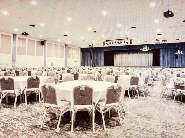 $499,999 | 453 Lakeview Drive, Unit 1, Weston, FL 33326