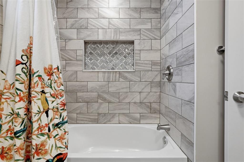 5600 5th Street Pittsburgh, PA 15236 - Photo 17 of 29 Hall bath has tub~