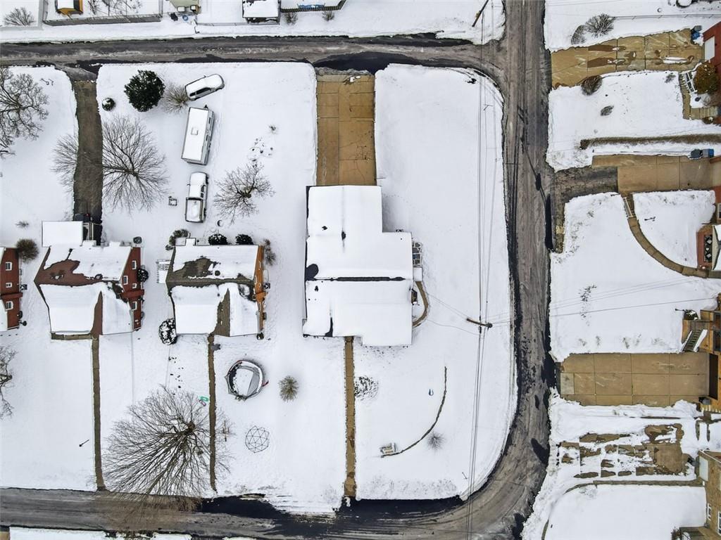 5600 5th Street Pittsburgh, PA 15236 - Photo 28 of 29 Fab corner lot - perfect for those yard games in the summer!