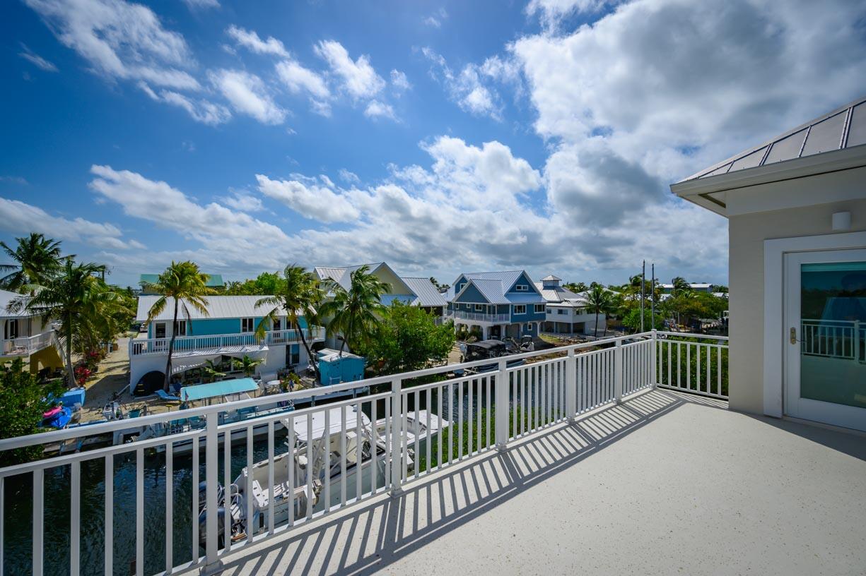 589 Pirates Road Summerland Key, FL 33042 - Photo 28 of 43 Den Balcony