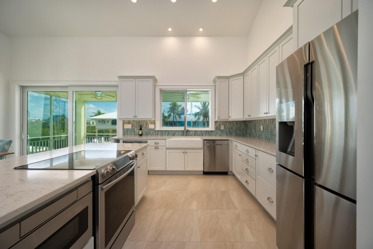 589 Pirates Road Summerland Key, FL 33042 - Photo 5 of 43 Kitchen