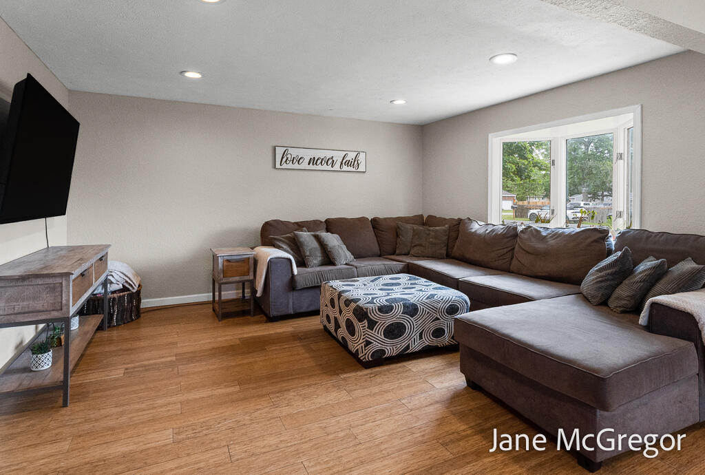 55 South Dengler Road Muskegon, MI 49442 - Photo 9 of 40 55SDengler-24LoRes