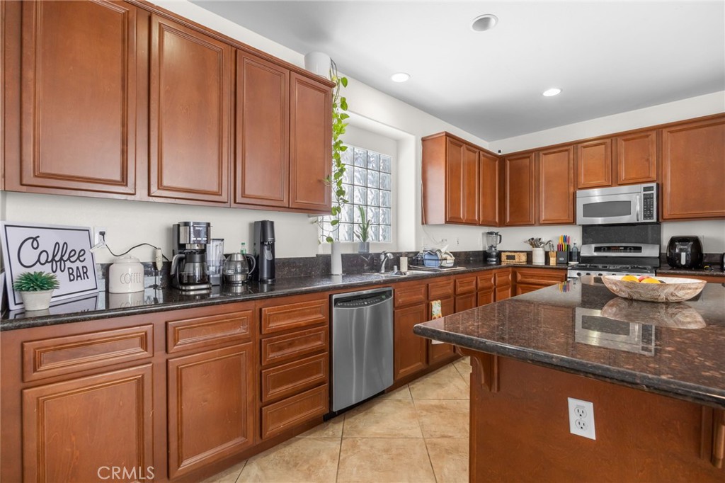 14554 Rochester Avenue Chino, CA 91710 - Photo 11 of 33