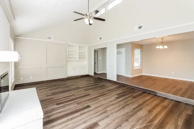 $1,805 | 707 Nautilus Street, Crosby, TX 77532