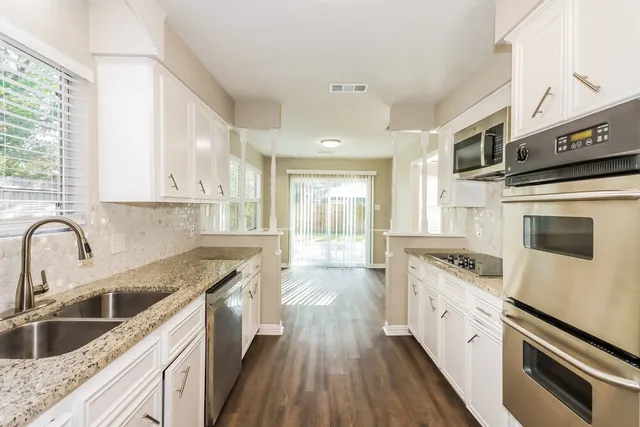 $1,805 | 707 Nautilus Street, Crosby, TX 77532