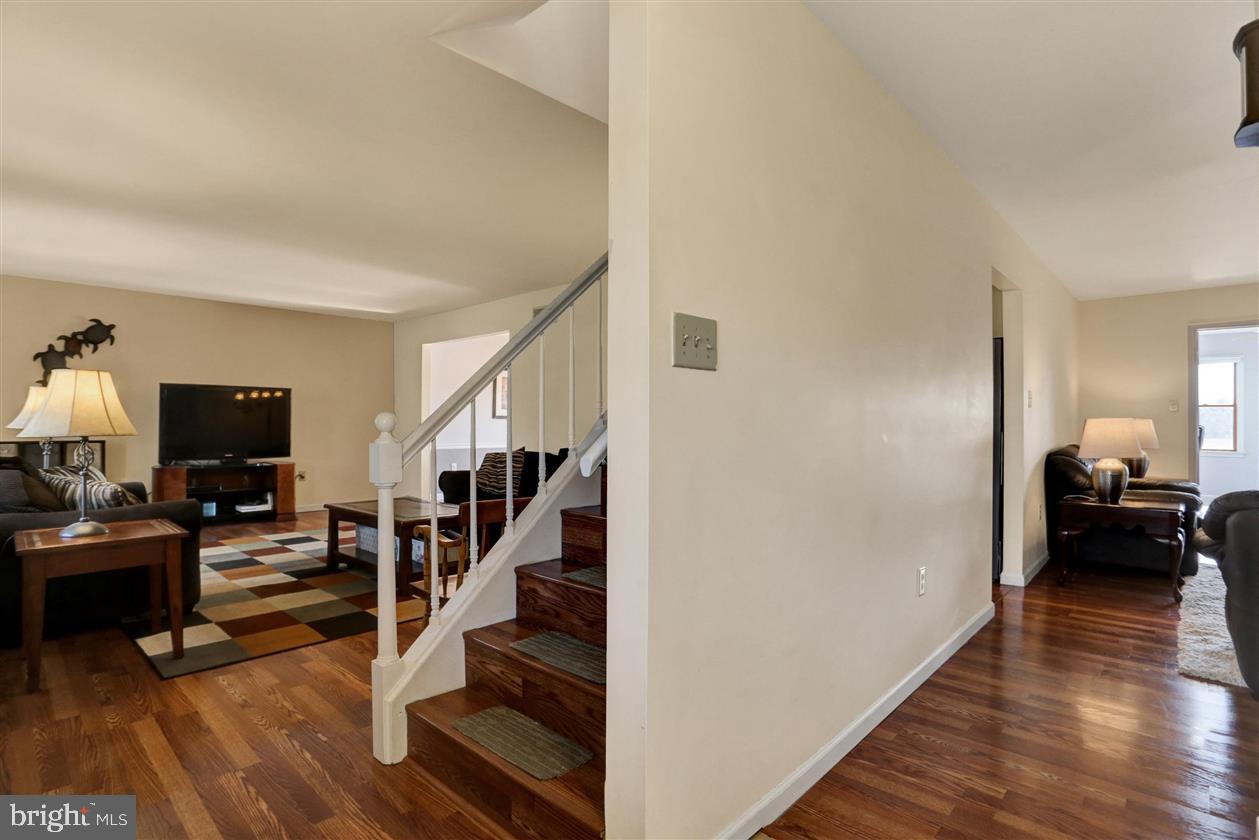 824 Dunbar Road Carlisle, PA 17013 - Photo 3 of 29 Gallery Image 3