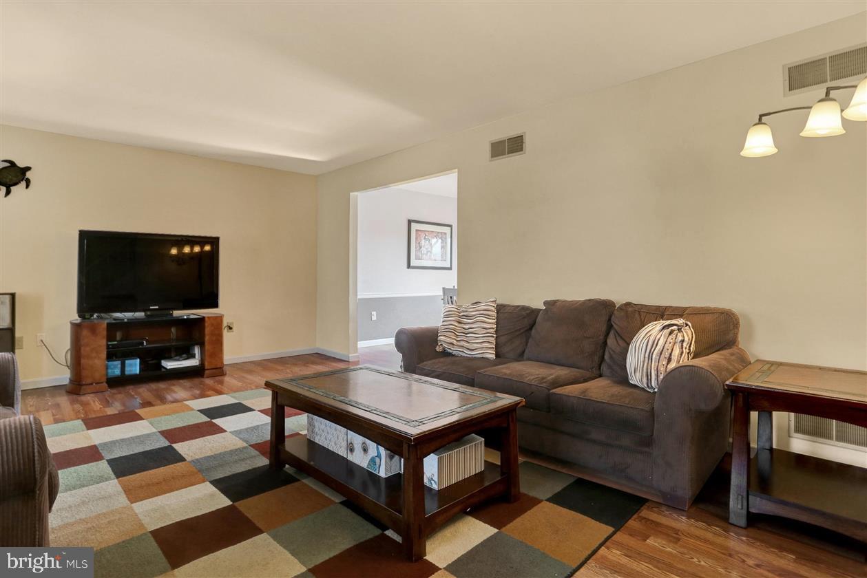 824 Dunbar Road Carlisle, PA 17013 - Photo 4 of 29 Gallery Image 4