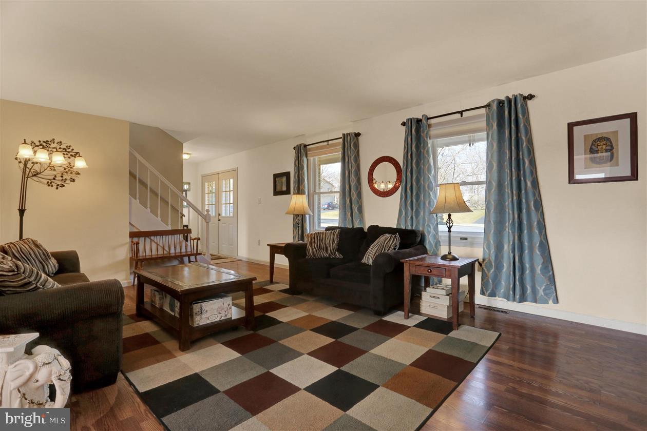 824 Dunbar Road Carlisle, PA 17013 - Photo 6 of 29 Gallery Image 6
