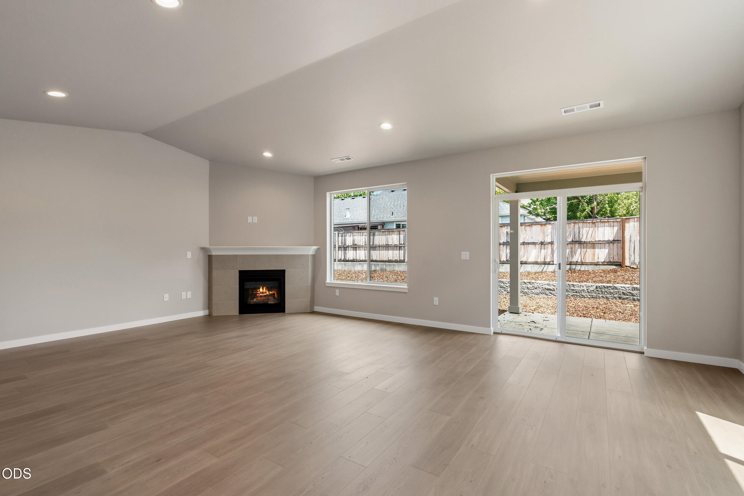 1147 Pumpkin Ridge, Unit 321 Eagle Point, OR 97524 - Photo 15 of 32