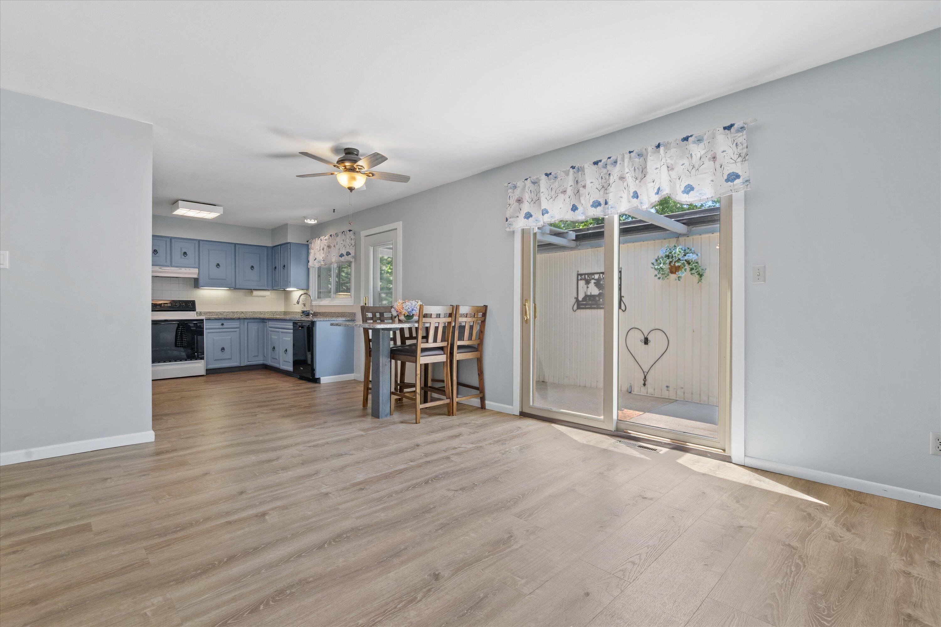 3240 South Hickory Road New Berlin, WI 53151 - Photo 9 of 37 07-DSC02568