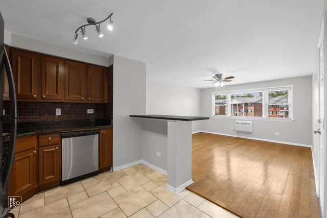 $1,900 | 8440 West 95th Street, Unit 6, Hickory Hills, IL 60457