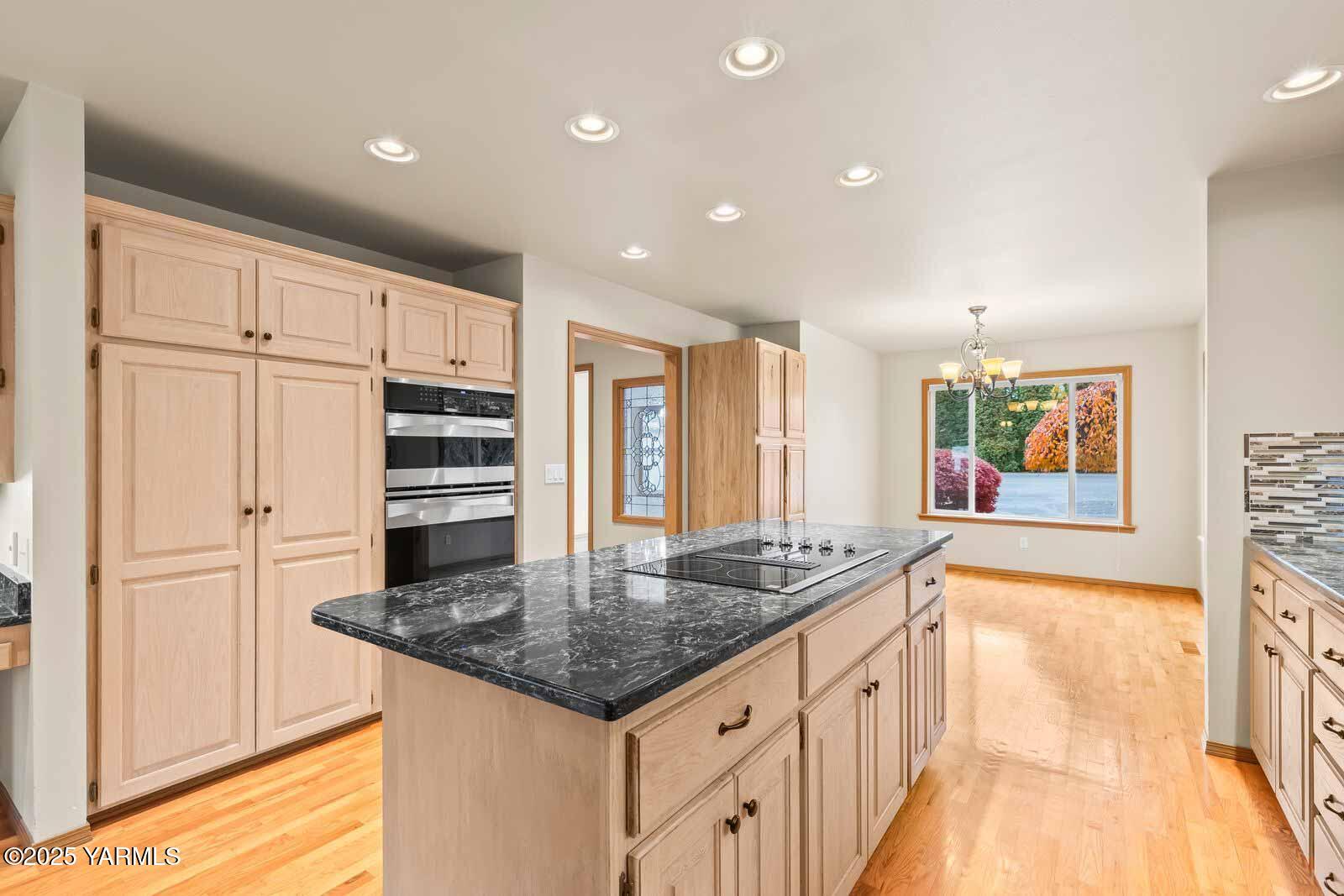 613 South Friedline Road Yakima, WA 98908 - Photo 12 of 54 10. Kitchen To Eating Space