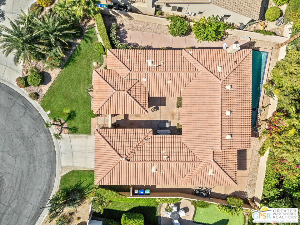 30 Vía Cielo Azul Palm Desert, CA 92260 - Photo 5 of 40 a view of a building with a tree