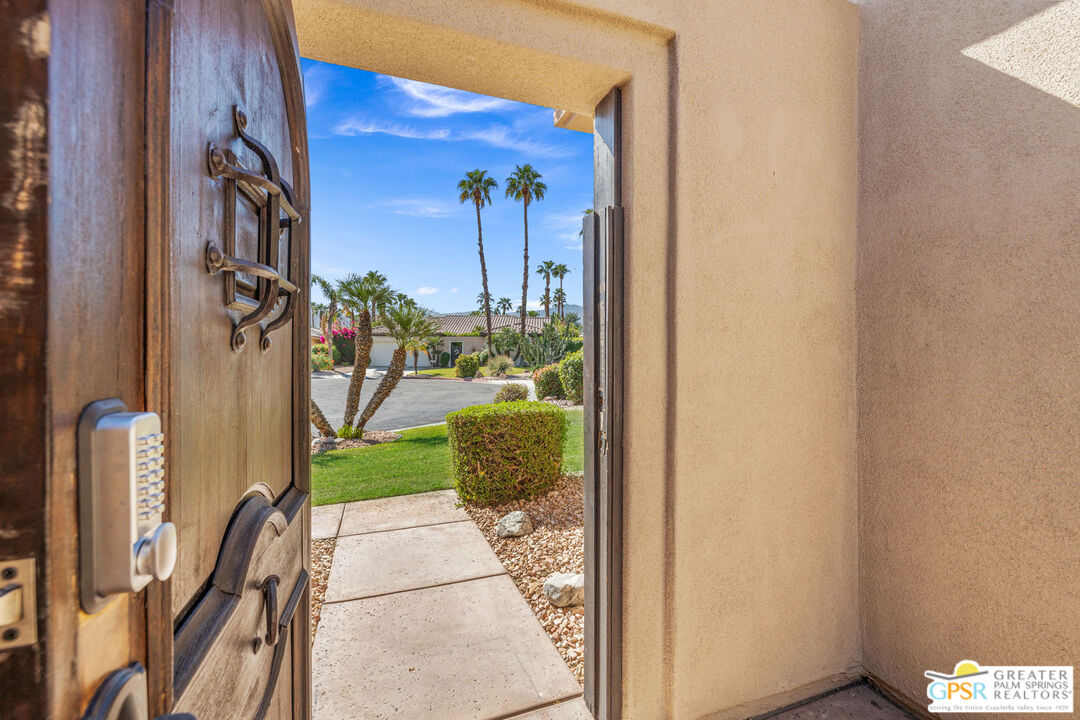 30 Vía Cielo Azul Palm Desert, CA 92260 - Photo 9 of 40 a view of a porch