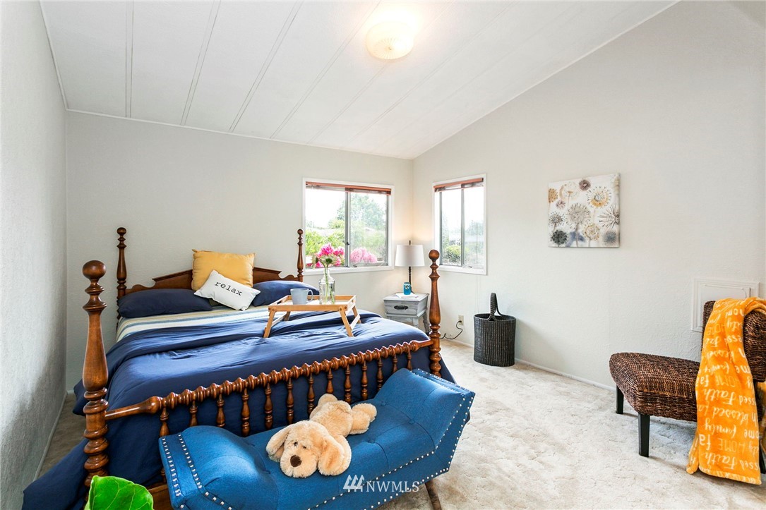 23614 Lake Drive West Bothell, WA 98021 - Photo 3 of 22