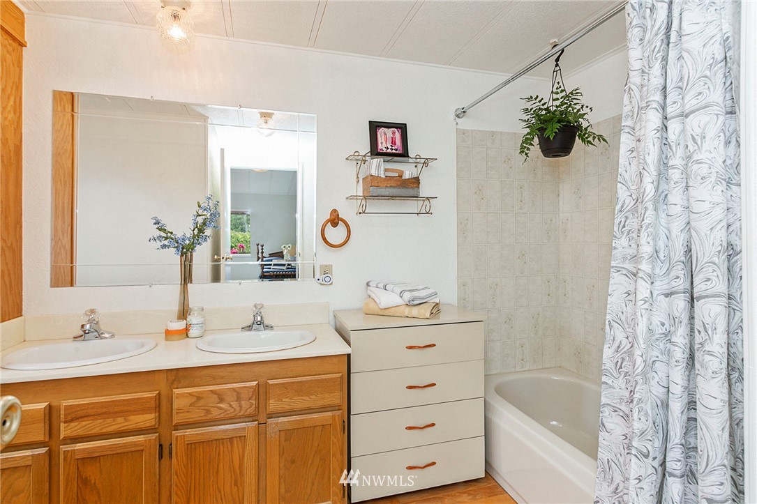 23614 Lake Drive West Bothell, WA 98021 - Photo 5 of 22