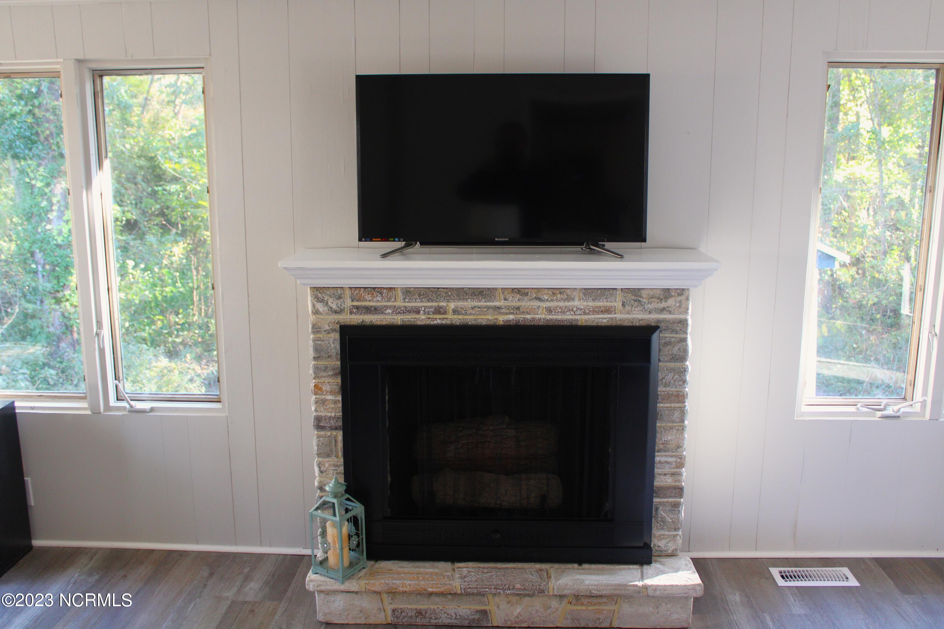 1490 Kellum Loop Road Jacksonville, NC 28546 - Photo 8 of 38 Gas Log Fireplace