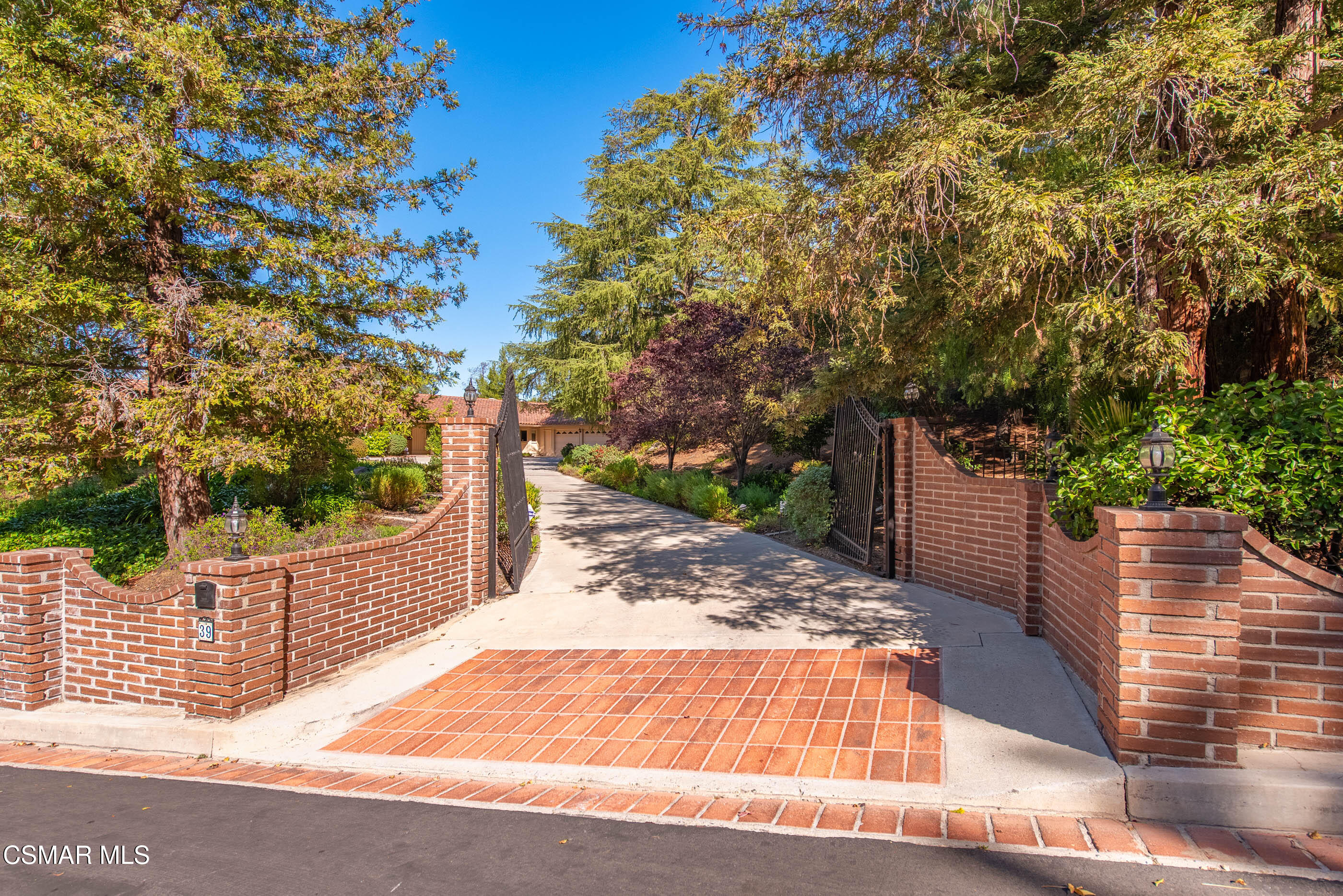 39 Inverness Road Thousand Oaks, CA 91361 - Photo 2 of 69 a view of a wooden fence and trees